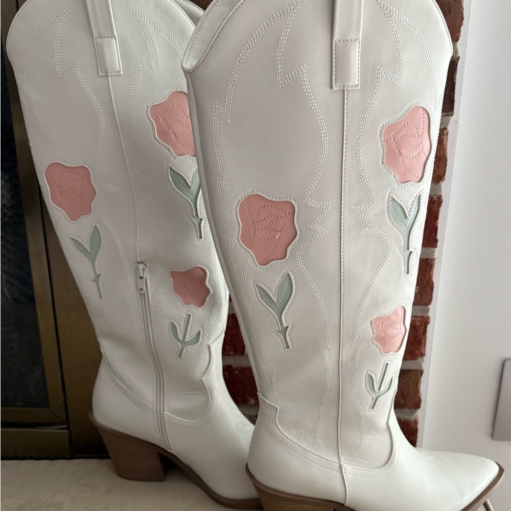 Universal Thread White and Pink Heeled Boots
